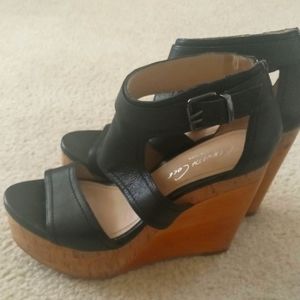 Kenneth Cole (New York) size 9M black leather wedges